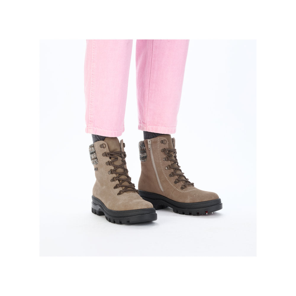 Rieker X8233 Nilkkuri nastoilla beige